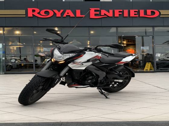 BAJAJ DOMINAR 160 BAJAJ DOMINAR 160